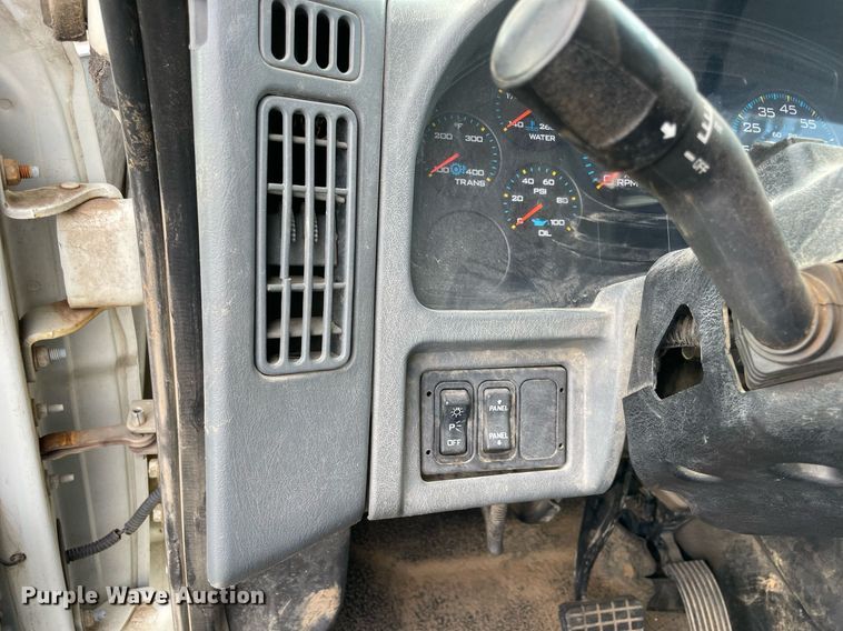 image for item LV9218 2006 International 4300 bucket truck