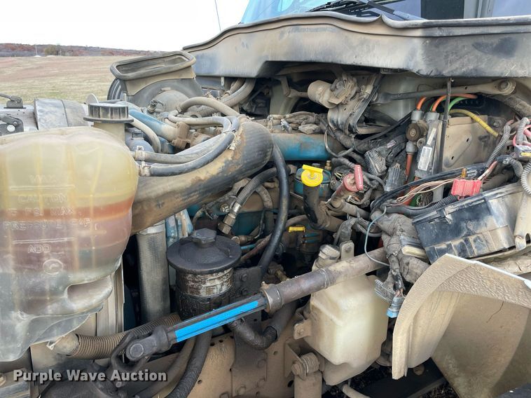 image for item LV9218 2006 International 4300 bucket truck