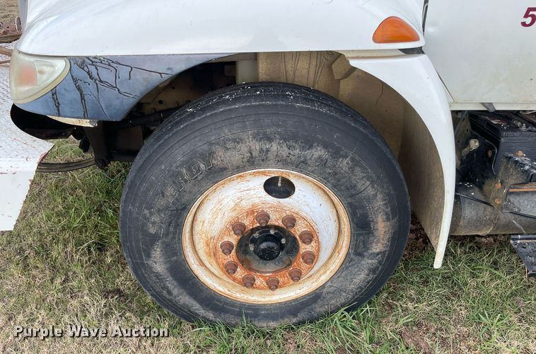 image for item LV9218 2006 International 4300 bucket truck