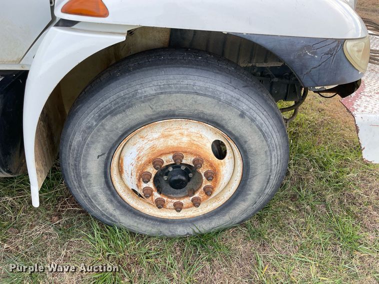 image for item LV9218 2006 International 4300 bucket truck