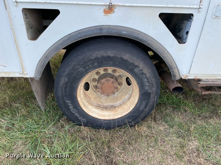 image for item LV9218 2006 International 4300 bucket truck