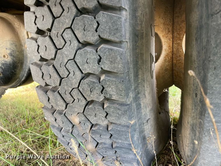 image for item LV9218 2006 International 4300 bucket truck