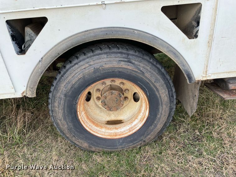 image for item LV9218 2006 International 4300 bucket truck