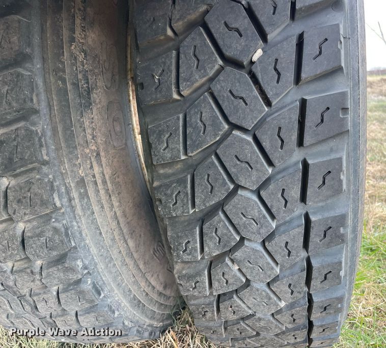 image for item LV9218 2006 International 4300 bucket truck