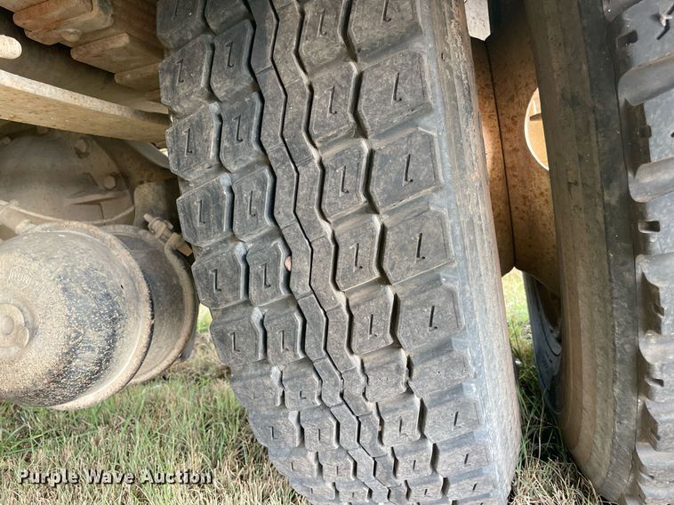 image for item LV9218 2006 International 4300 bucket truck