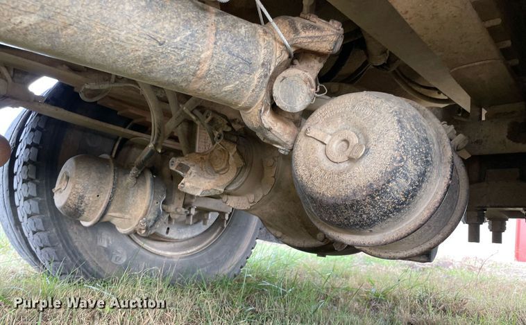 image for item LV9218 2006 International 4300 bucket truck