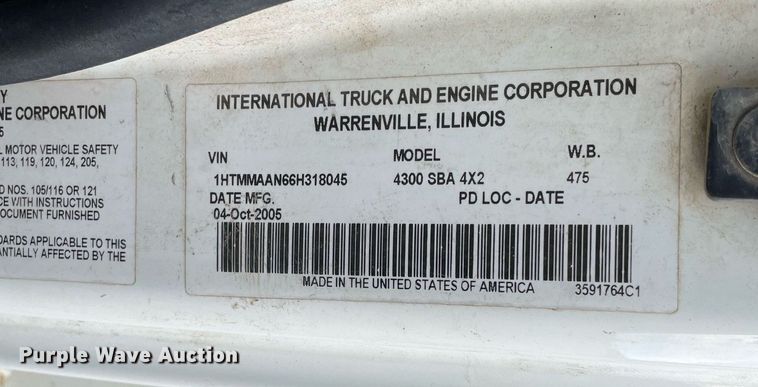 image for item LV9218 2006 International 4300 bucket truck