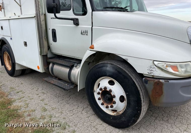 image for item LV9947 2007 International 4400  utility / service truck