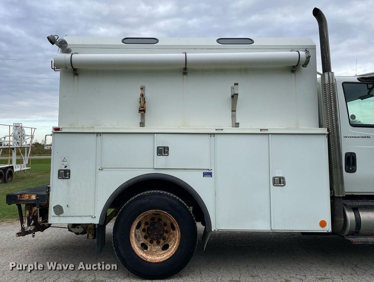 image for item LV9947 2007 International 4400  utility / service truck