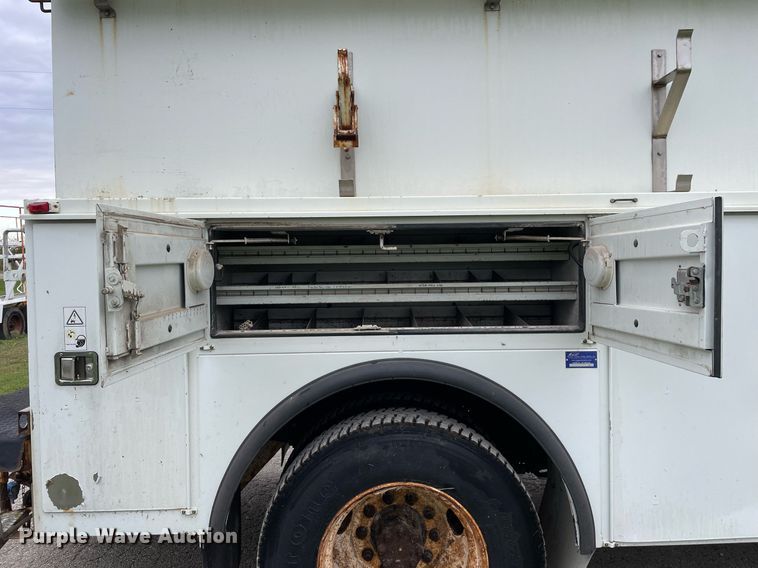 image for item LV9947 2007 International 4400  utility / service truck