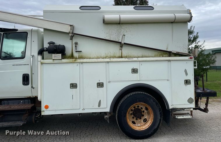 image for item LV9947 2007 International 4400  utility / service truck