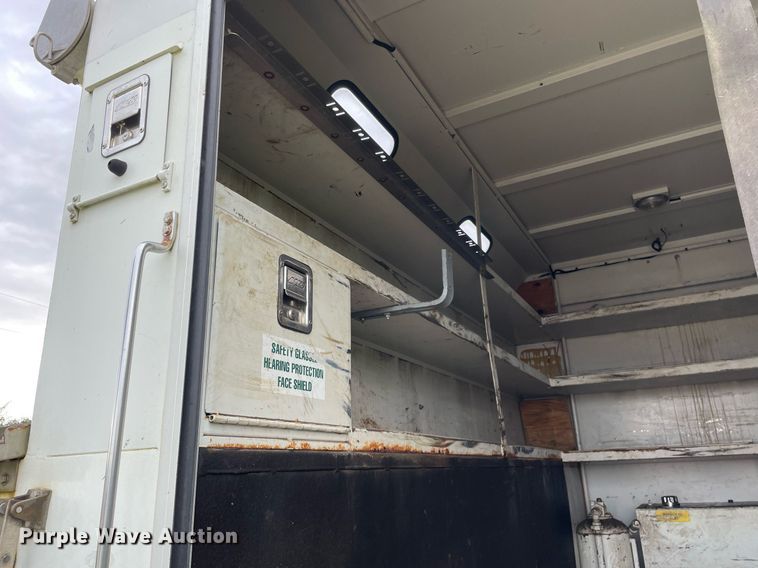 image for item LV9947 2007 International 4400  utility / service truck