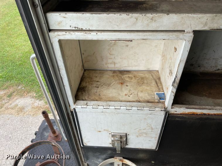 image for item LV9947 2007 International 4400  utility / service truck