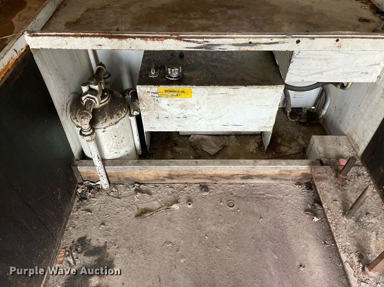 image for item LV9947 2007 International 4400  utility / service truck