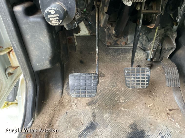 image for item LV9947 2007 International 4400  utility / service truck