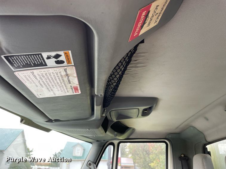 image for item LV9947 2007 International 4400  utility / service truck