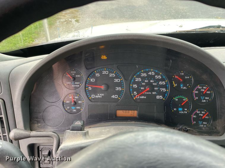 image for item LV9947 2007 International 4400  utility / service truck