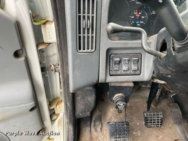 image for item LV9947 2007 International 4400  utility / service truck