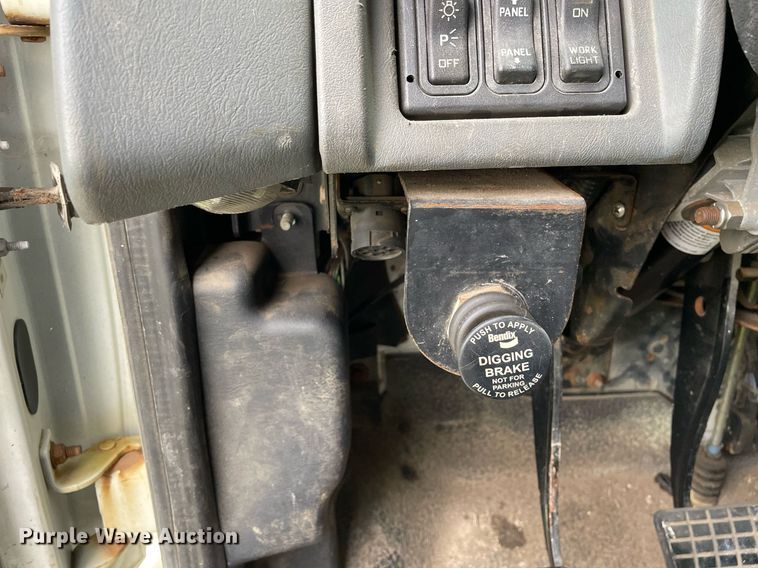 image for item LV9947 2007 International 4400  utility / service truck