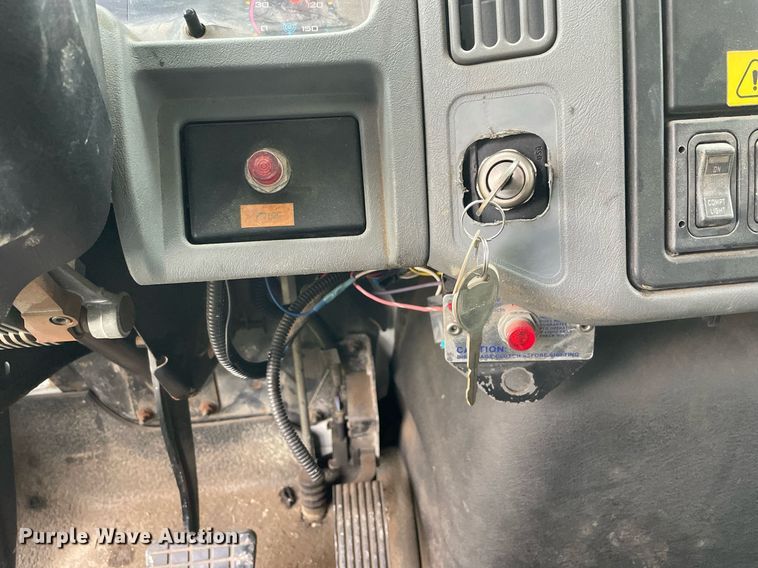 image for item LV9947 2007 International 4400  utility / service truck