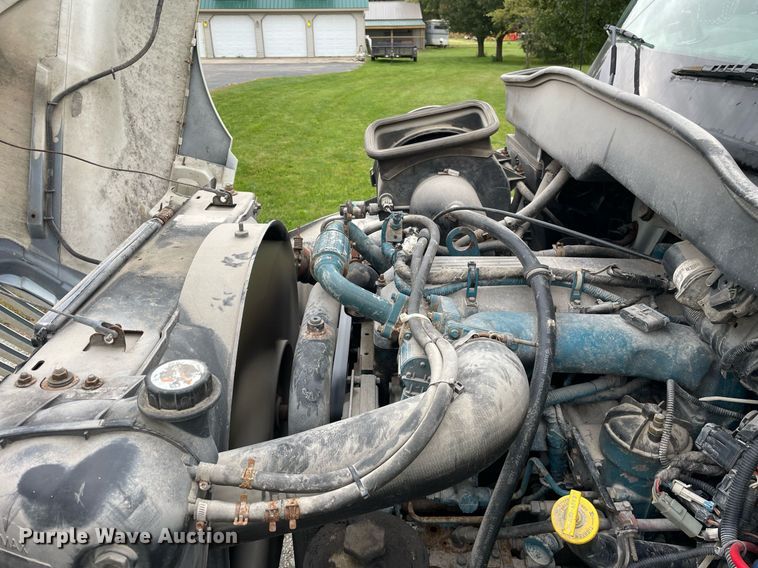 image for item LV9947 2007 International 4400  utility / service truck