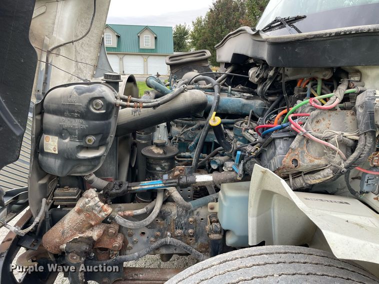 image for item LV9947 2007 International 4400  utility / service truck