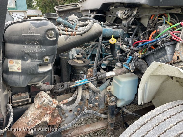 image for item LV9947 2007 International 4400  utility / service truck