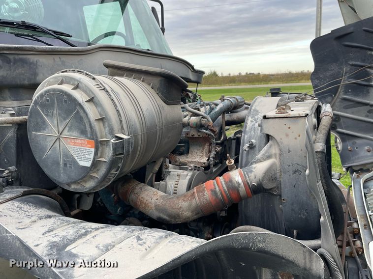 image for item LV9947 2007 International 4400  utility / service truck