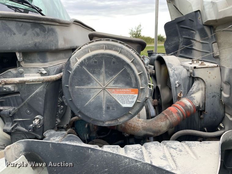 image for item LV9947 2007 International 4400  utility / service truck