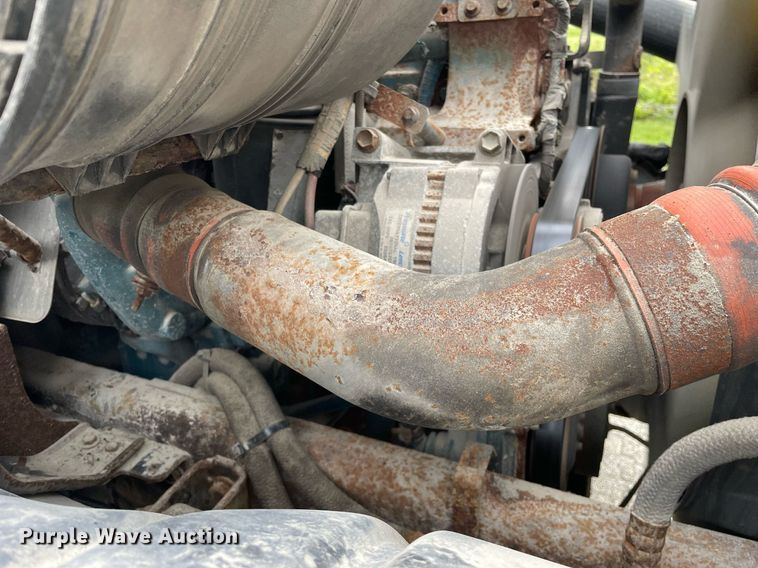 image for item LV9947 2007 International 4400  utility / service truck