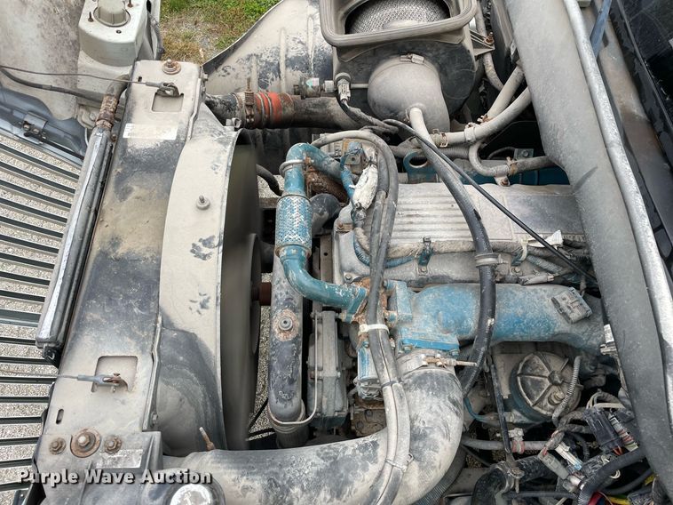 image for item LV9947 2007 International 4400  utility / service truck