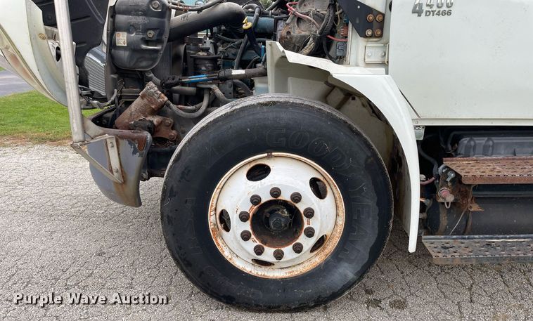 image for item LV9947 2007 International 4400  utility / service truck