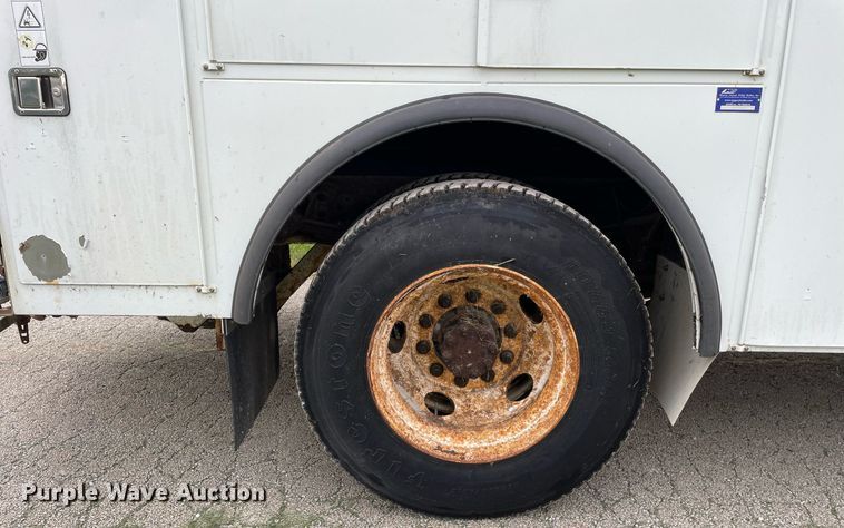 image for item LV9947 2007 International 4400  utility / service truck