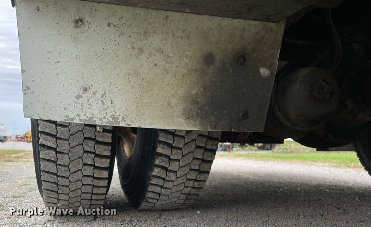 image for item LV9947 2007 International 4400  utility / service truck