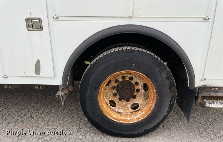 image for item LV9947 2007 International 4400  utility / service truck