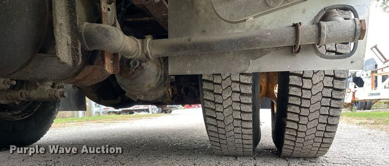 image for item LV9947 2007 International 4400  utility / service truck