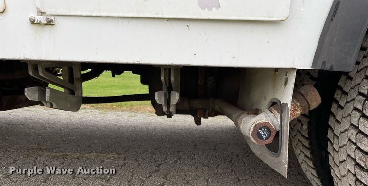 image for item LV9947 2007 International 4400  utility / service truck