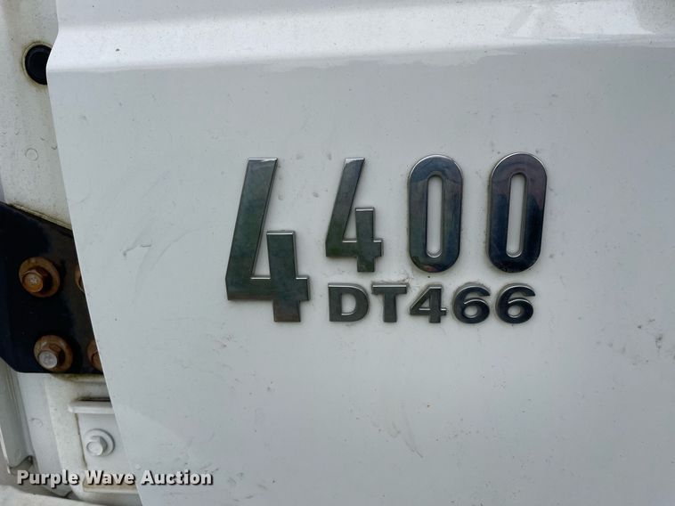 image for item LV9947 2007 International 4400  utility / service truck