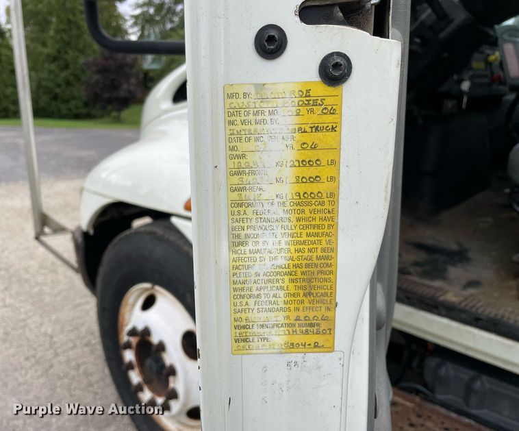 image for item LV9947 2007 International 4400  utility / service truck