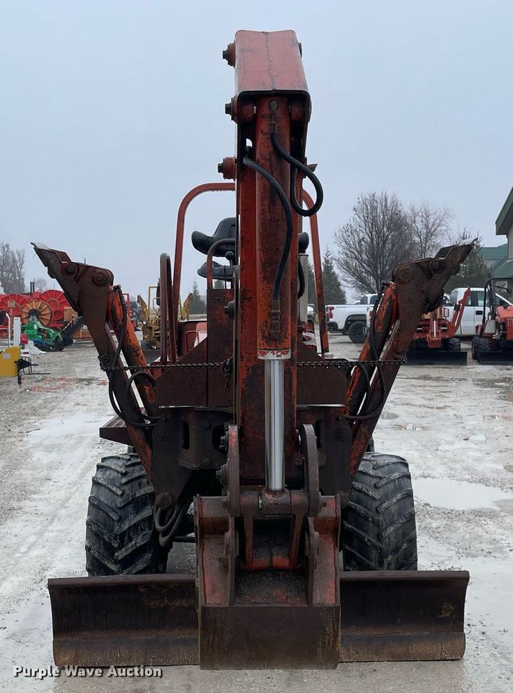 image for item LV9975 1986 Ditch Witch  4010DD trencher