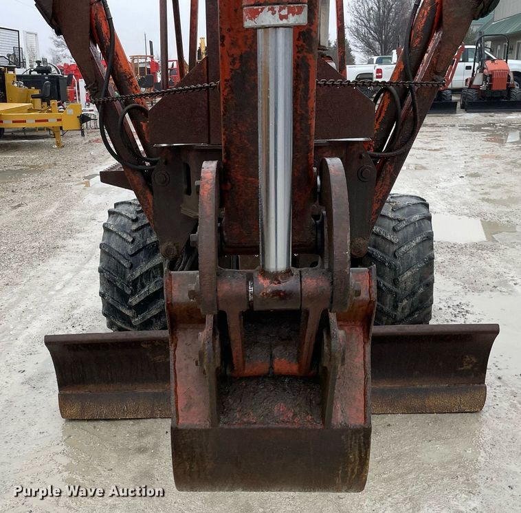image for item LV9975 1986 Ditch Witch  4010DD trencher