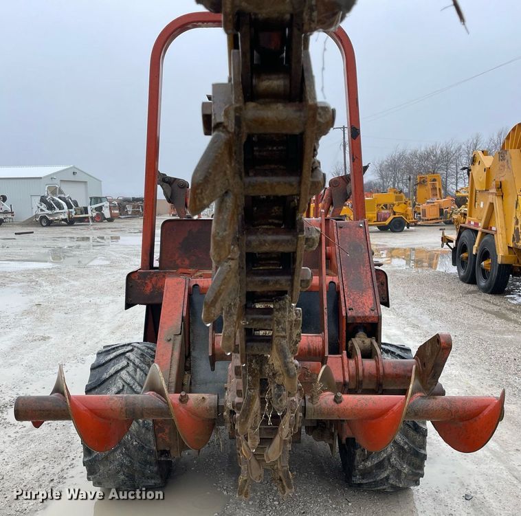 image for item LV9975 1986 Ditch Witch  4010DD trencher