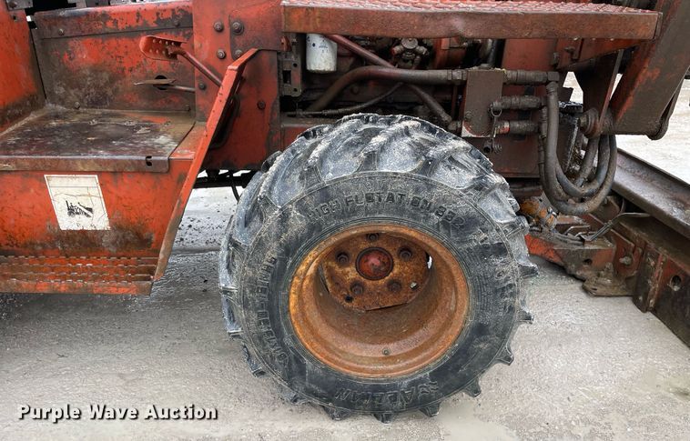 image for item LV9975 1986 Ditch Witch  4010DD trencher