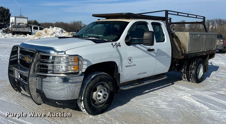 image for item MO9144 2012 Chevrolet Silverado 3500HD  Ext. Cab flatbed pickup truck