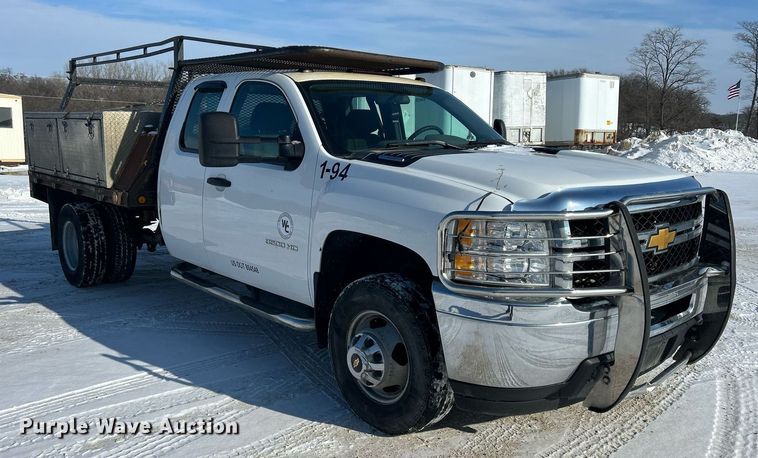 image for item MO9144 2012 Chevrolet Silverado 3500HD  Ext. Cab flatbed pickup truck