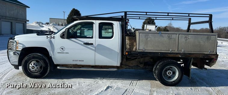 image for item MO9144 2012 Chevrolet Silverado 3500HD  Ext. Cab flatbed pickup truck