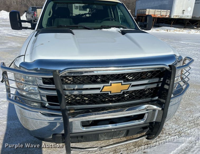 image for item MO9144 2012 Chevrolet Silverado 3500HD  Ext. Cab flatbed pickup truck