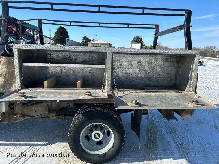 image for item MO9144 2012 Chevrolet Silverado 3500HD  Ext. Cab flatbed pickup truck