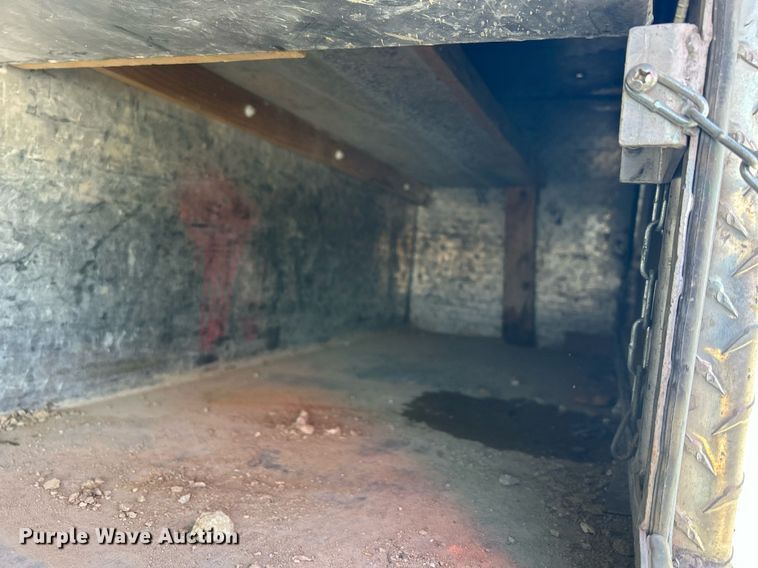 image for item MO9144 2012 Chevrolet Silverado 3500HD  Ext. Cab flatbed pickup truck