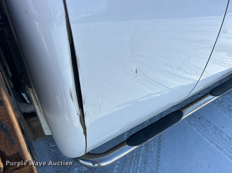 image for item MO9144 2012 Chevrolet Silverado 3500HD  Ext. Cab flatbed pickup truck